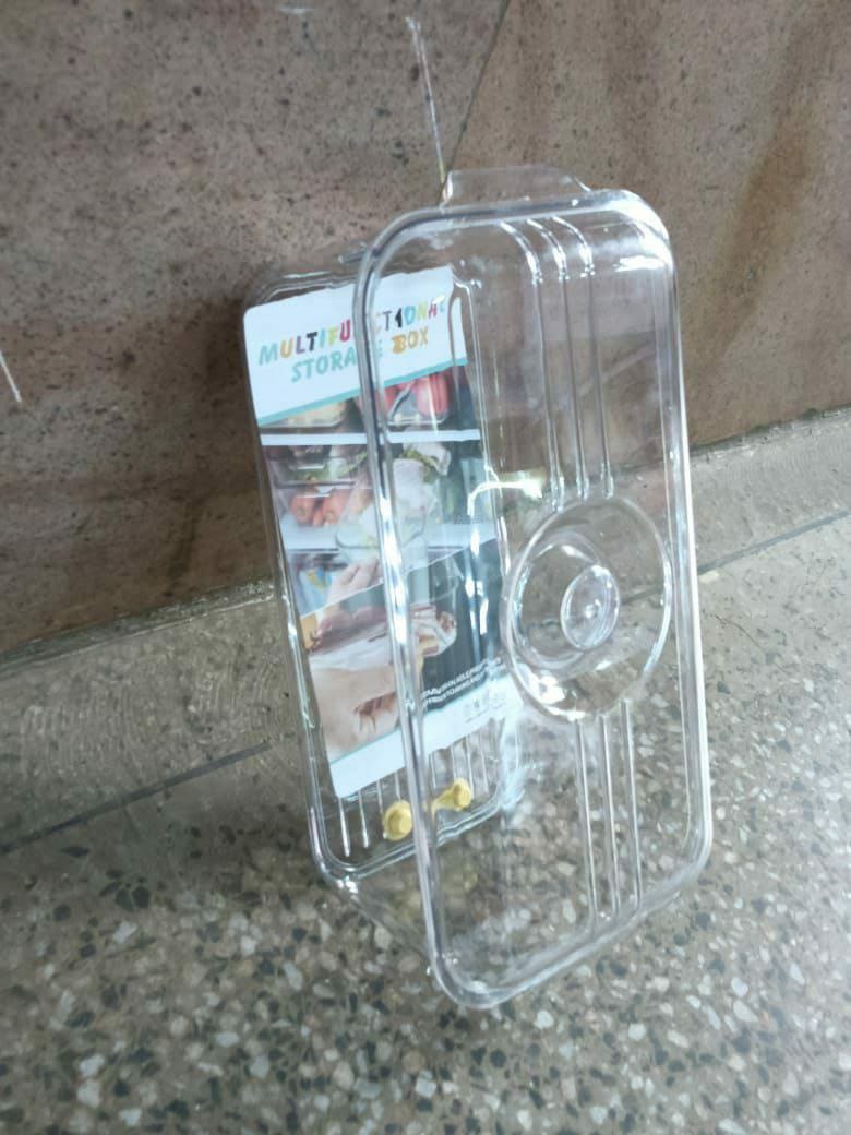 Transparent food storage container with lid