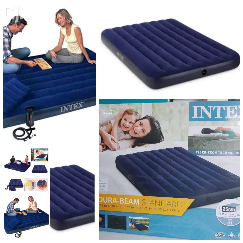 INTEX inflatable mattress with hand pump