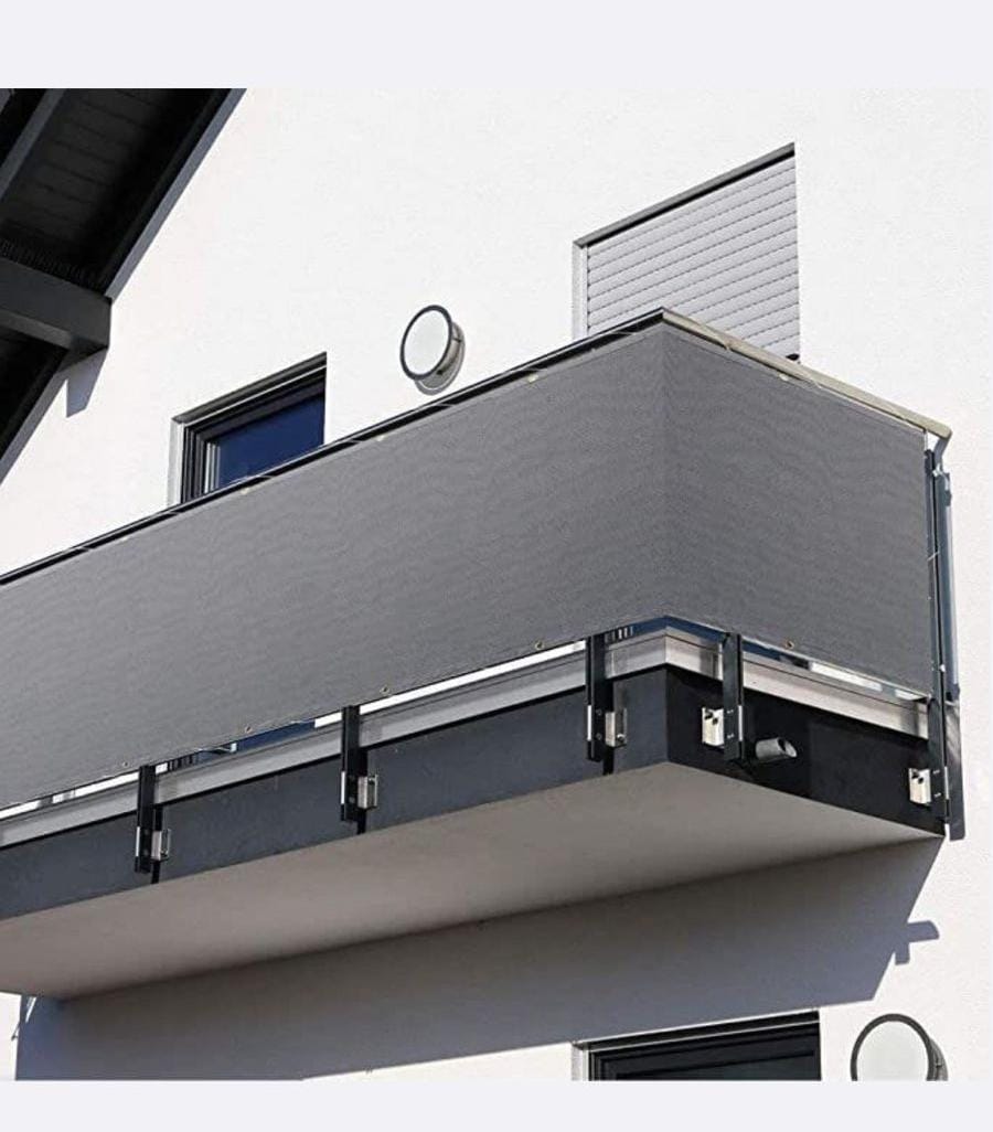 Balcony privacy shield