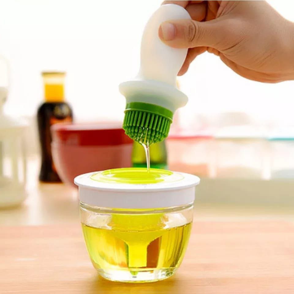 Silicone brush and oil glass jur