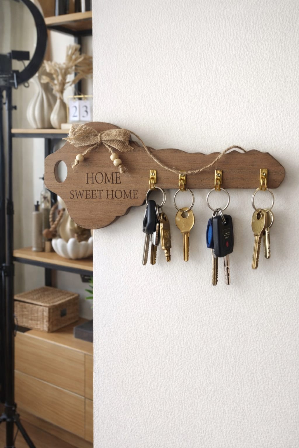 RUSTIC WOOD WALL MOUNTED KEY HOLDER