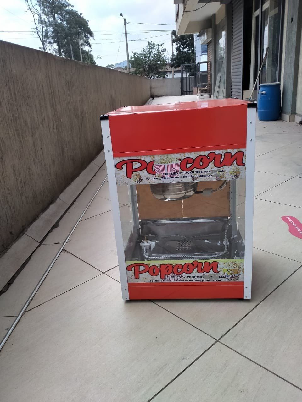 Popcorn maker commercial