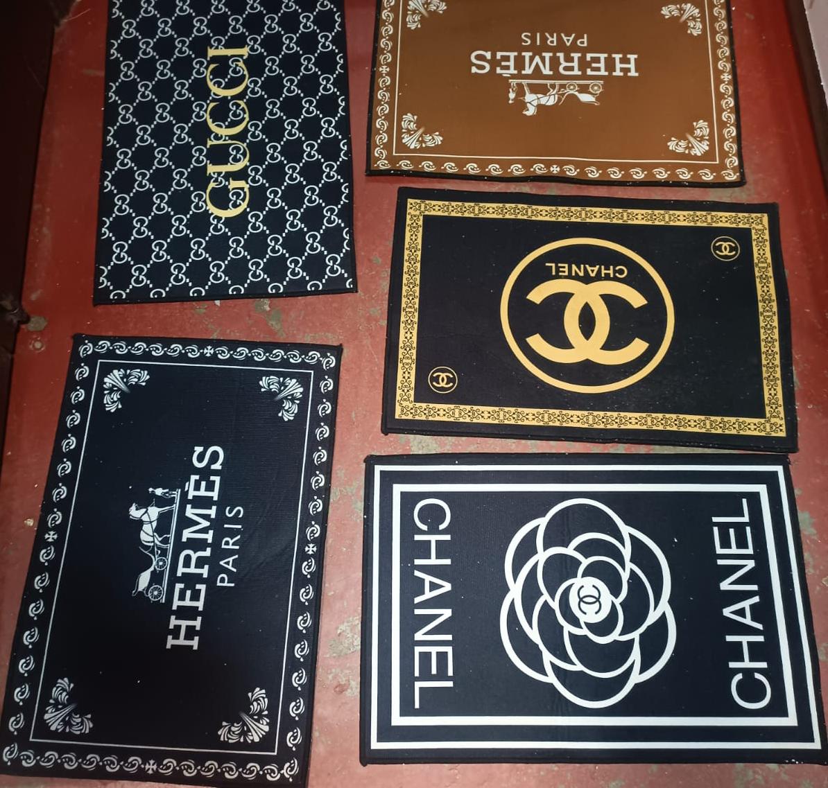 Rectangular floor door mat