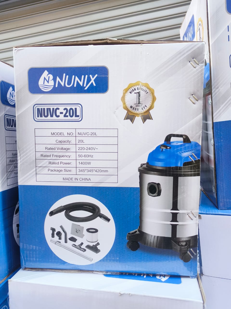 Wet and dry vaccum cleaner