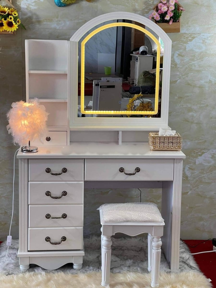 Dressing table